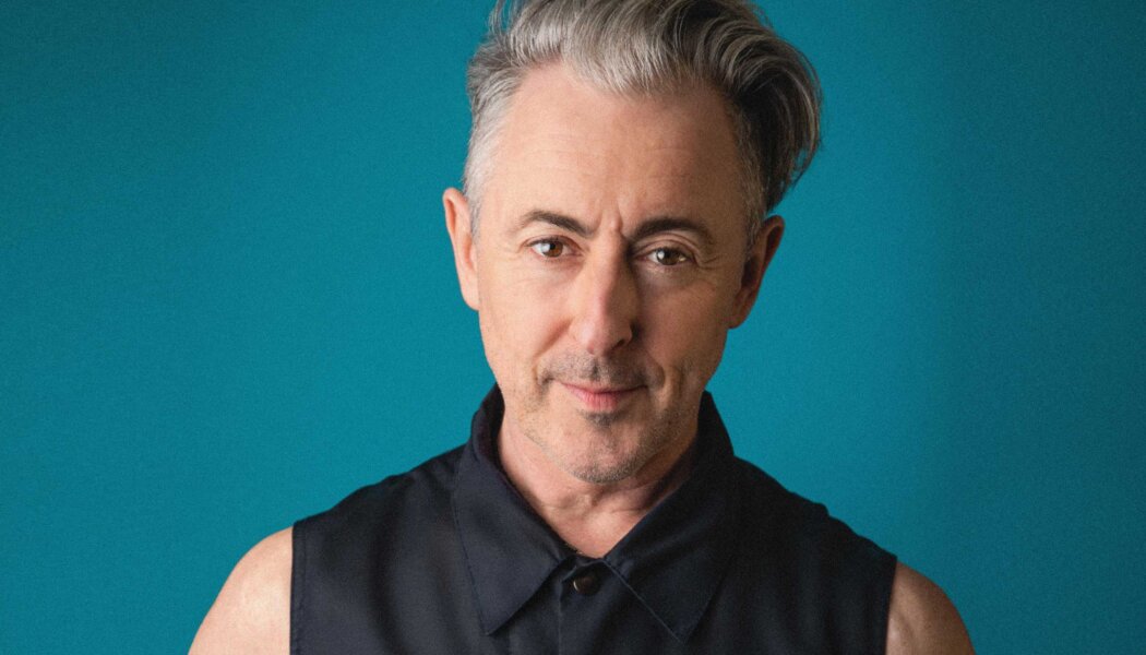 Alan Cumming unpacks years of ‘Baggage’ in a fast-paced memoir